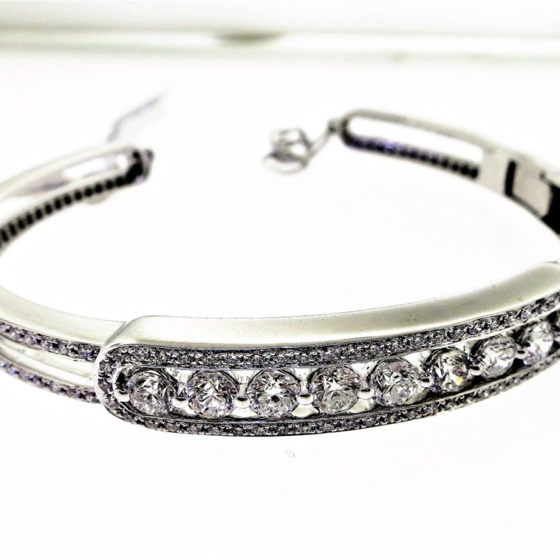 BR112151W - 14K White Gold Bangle