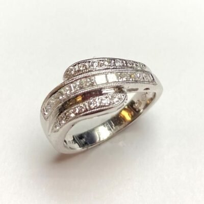 COFR18KW069 - 18K White Gold Fashion Ring