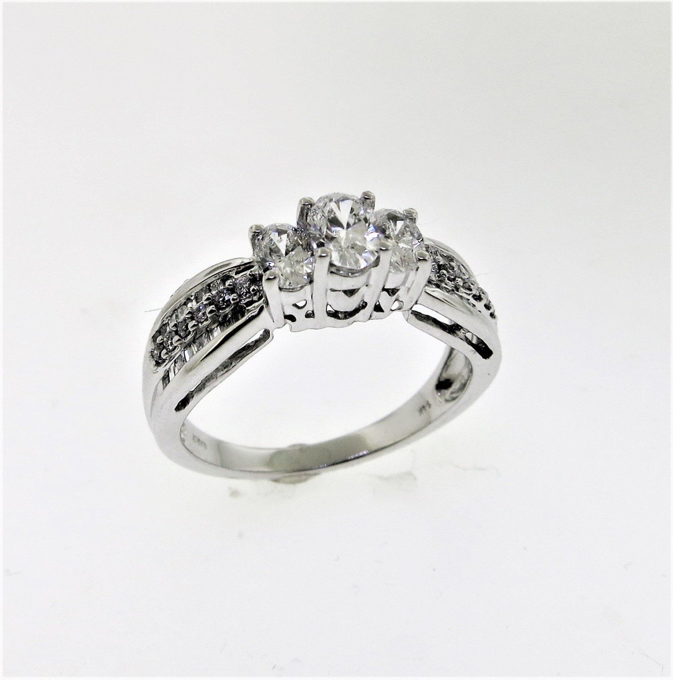 COLS14W106 - 14K White Gold Engagement Ring