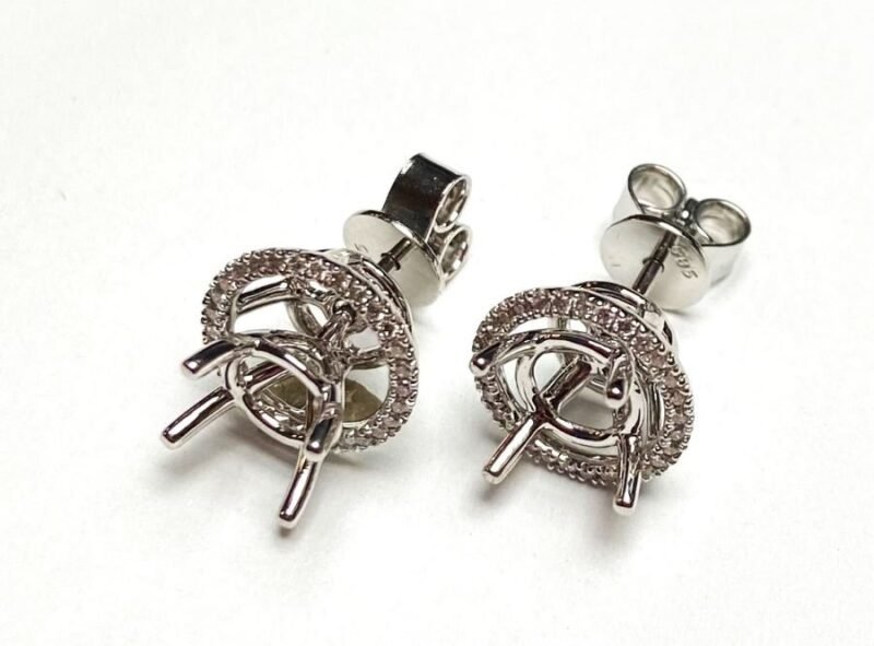 ER421732W - 14K White Gold Stud Earrings