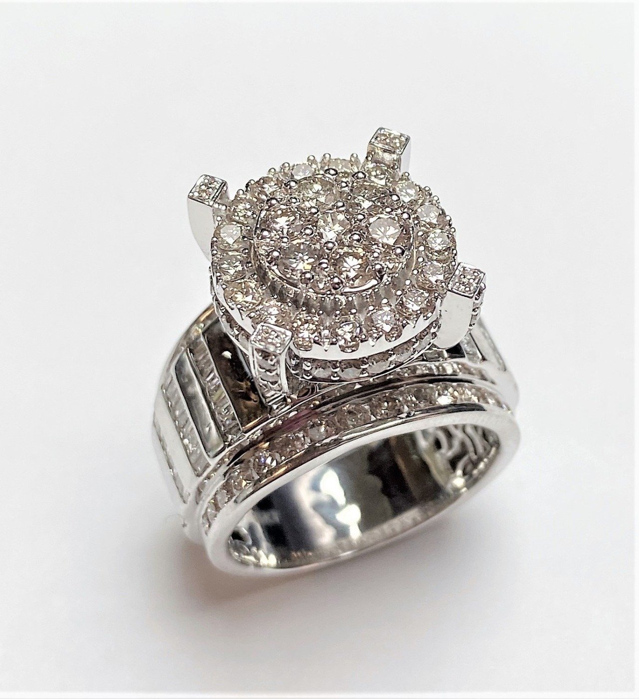 GRG0025W - 14K White Gold Gents Ring