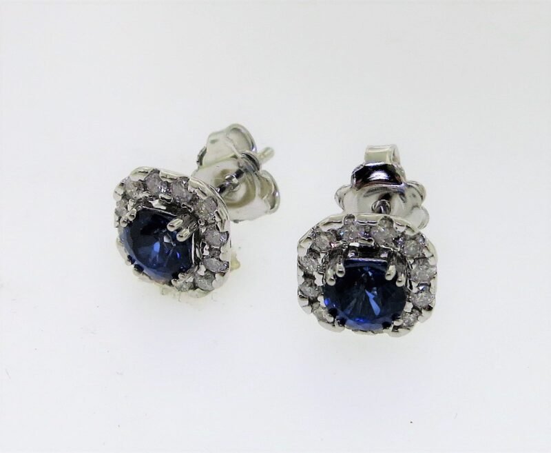 HER935-4.5WJSA -   Stud Earrings