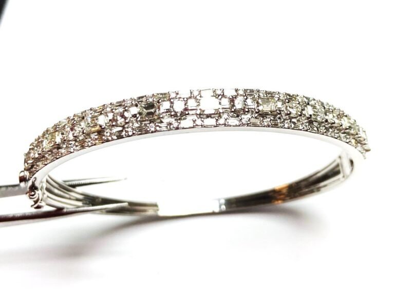 KC607806W - 14K White Gold Bangle