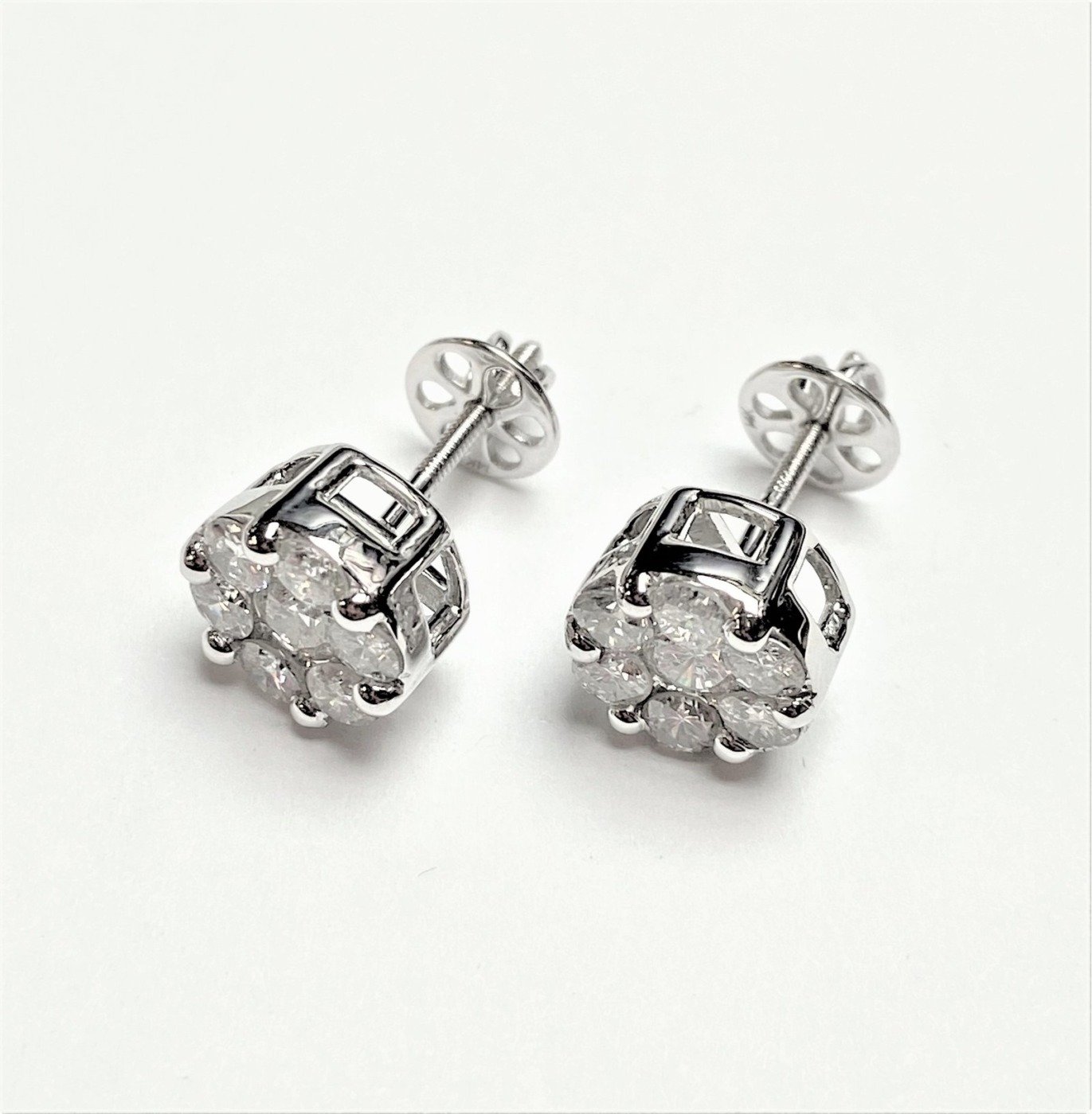 KNRER8073W - 14K White Gold Stud Earrings