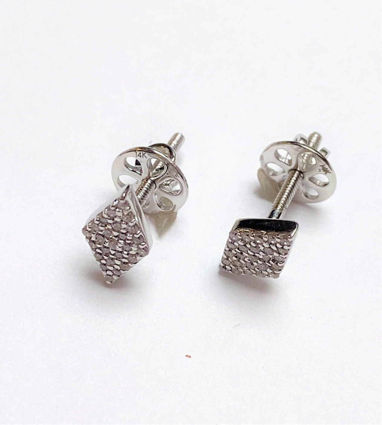 KNRER8084W - 14K White Gold Stud Earrings