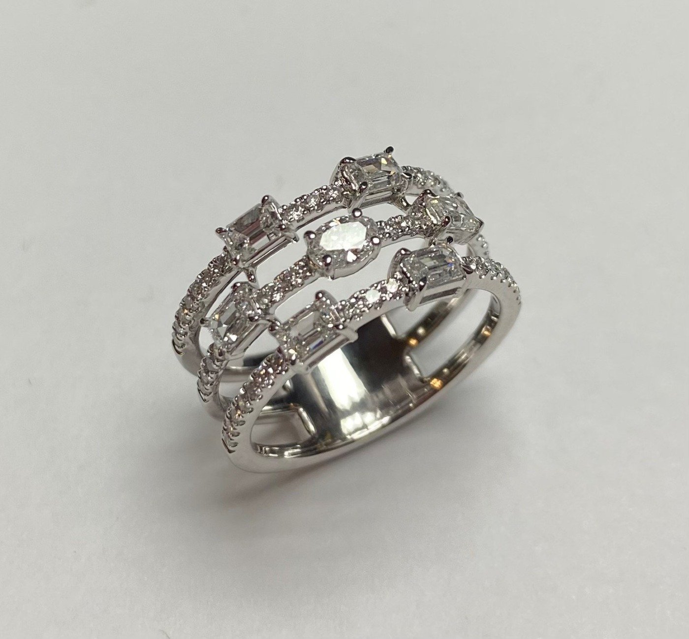 KR109023W - 14K White Gold Ring