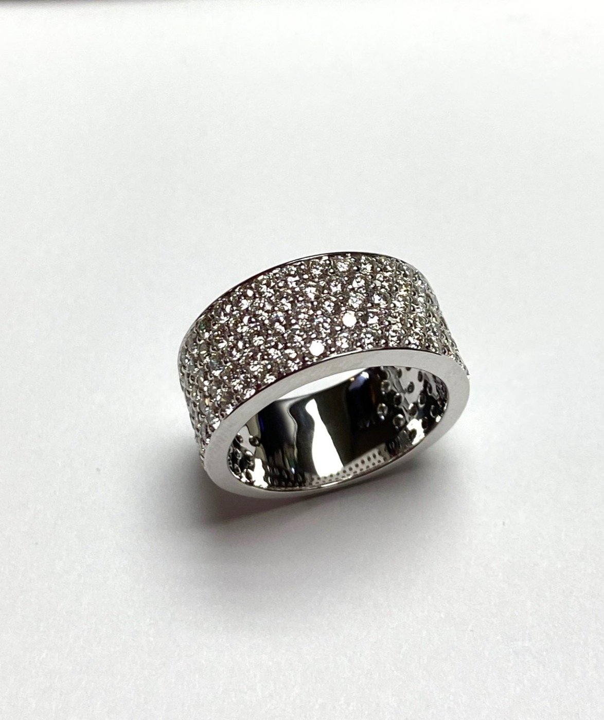 R4909W - 14K White Gold Anniversary Ring