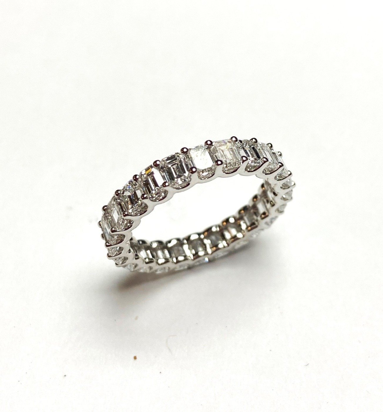 R5011EW-8 - 14K White Gold Eternity Band