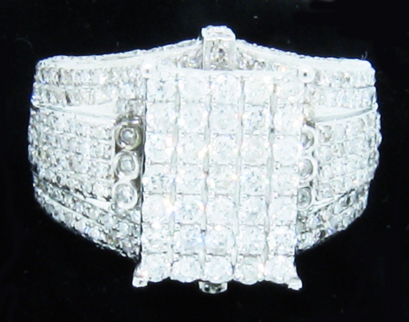 RGR05953W - 10K White Gold Engagement Ring