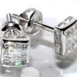 SVE03644AAW - 14K White Gold Stud Earrings