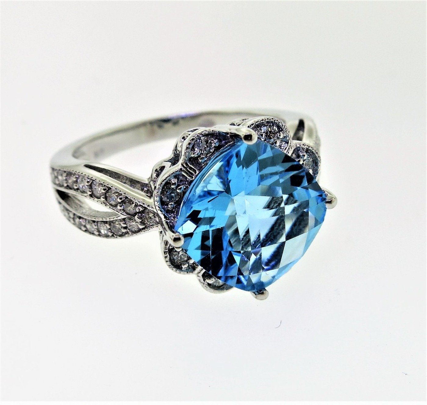 UB10032FWBT - 14K White Gold Ring