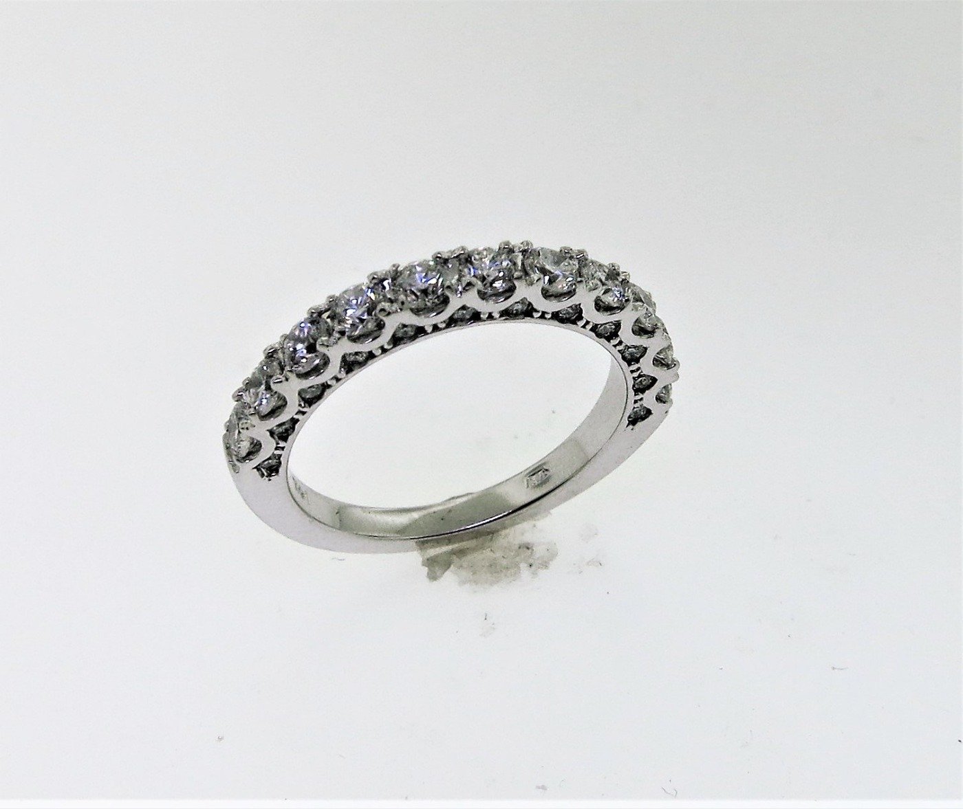 UB10322LW53 -   Wedding Band