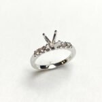 UB5221LHW - 14K White Gold Wedding Band