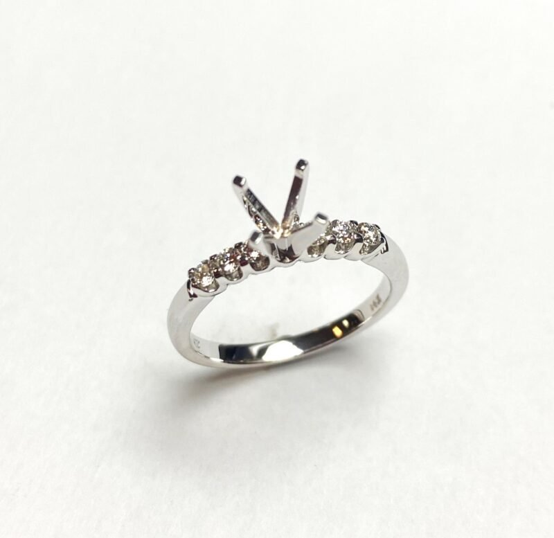 UB5221LHW - 14K White Gold Wedding Band