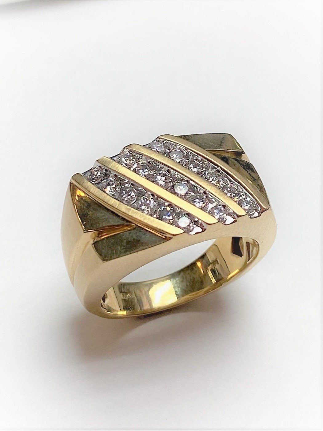 UB5818GKY - 14K Yellow Gold Gents Ring