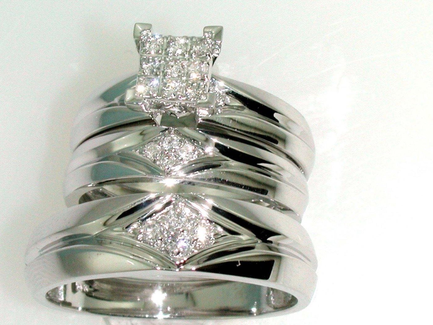 UB6643T-Q9R - 14K White Gold Trio Rings
