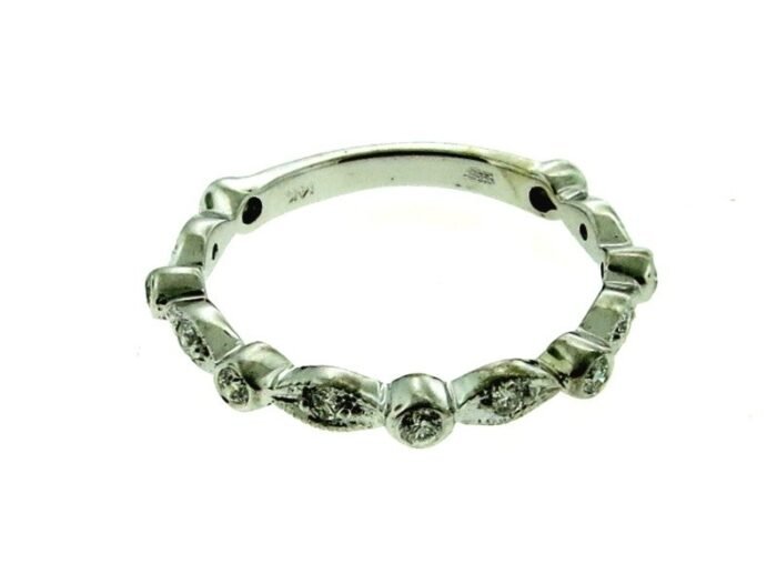 UB6658LW1 - 14K White Gold Wedding Band