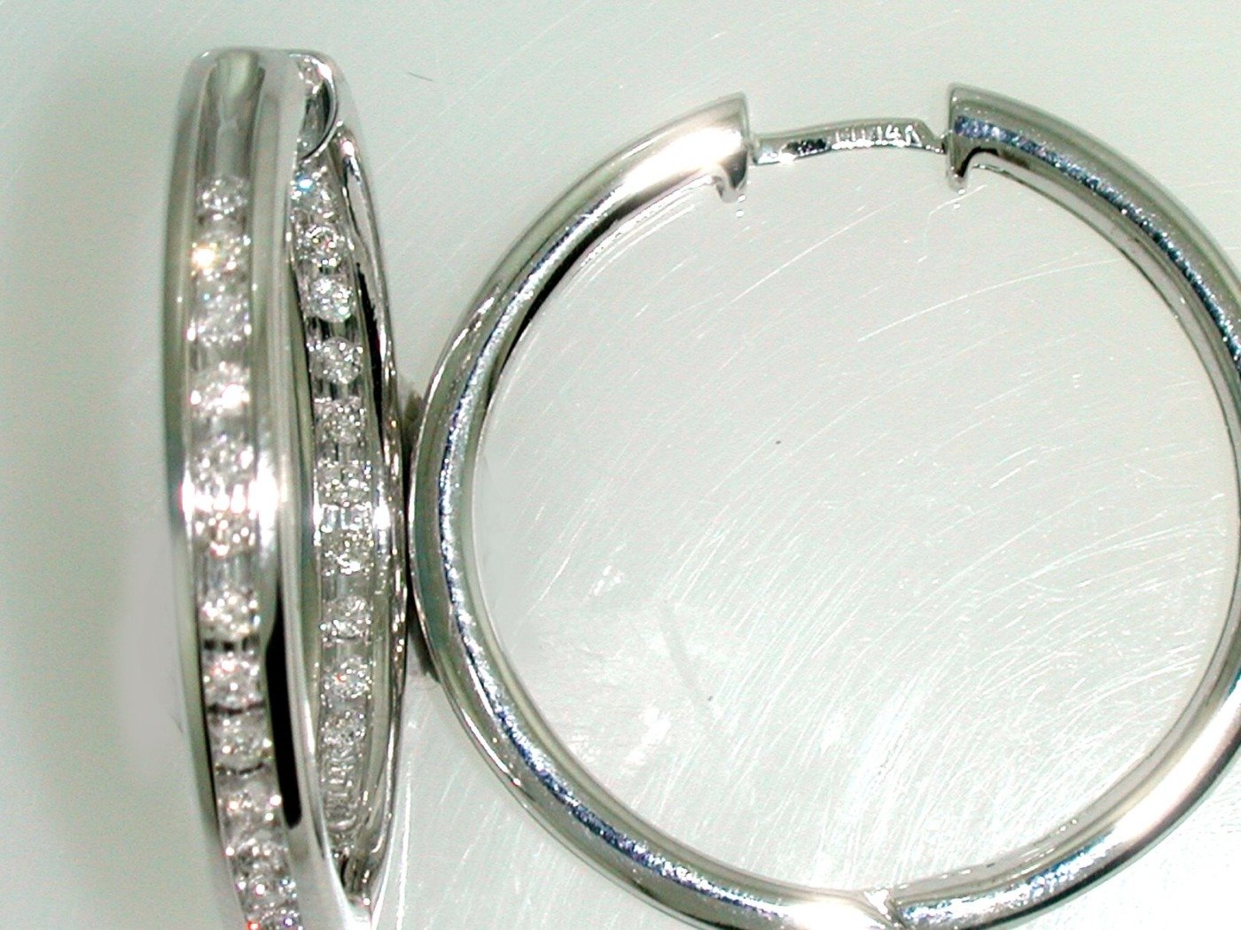 UB7028EW - 14K White Gold Hoop Earrings