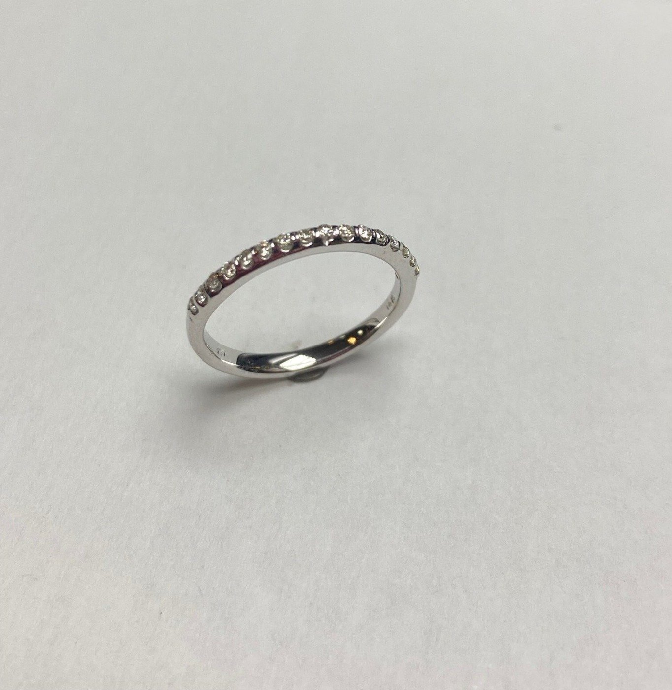 UB7294LTW - 14K White Gold Wedding Band