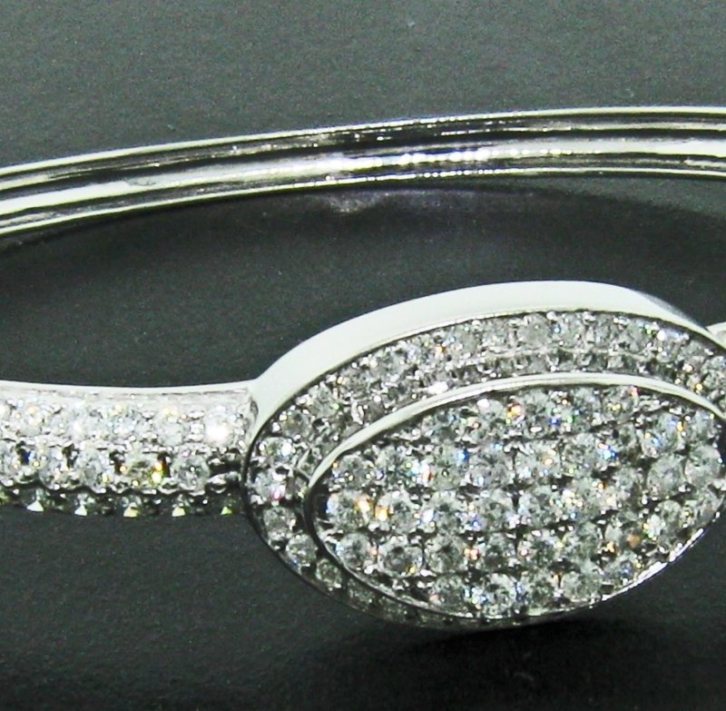 UB7493BGW-2 - 14K White Gold Bangle