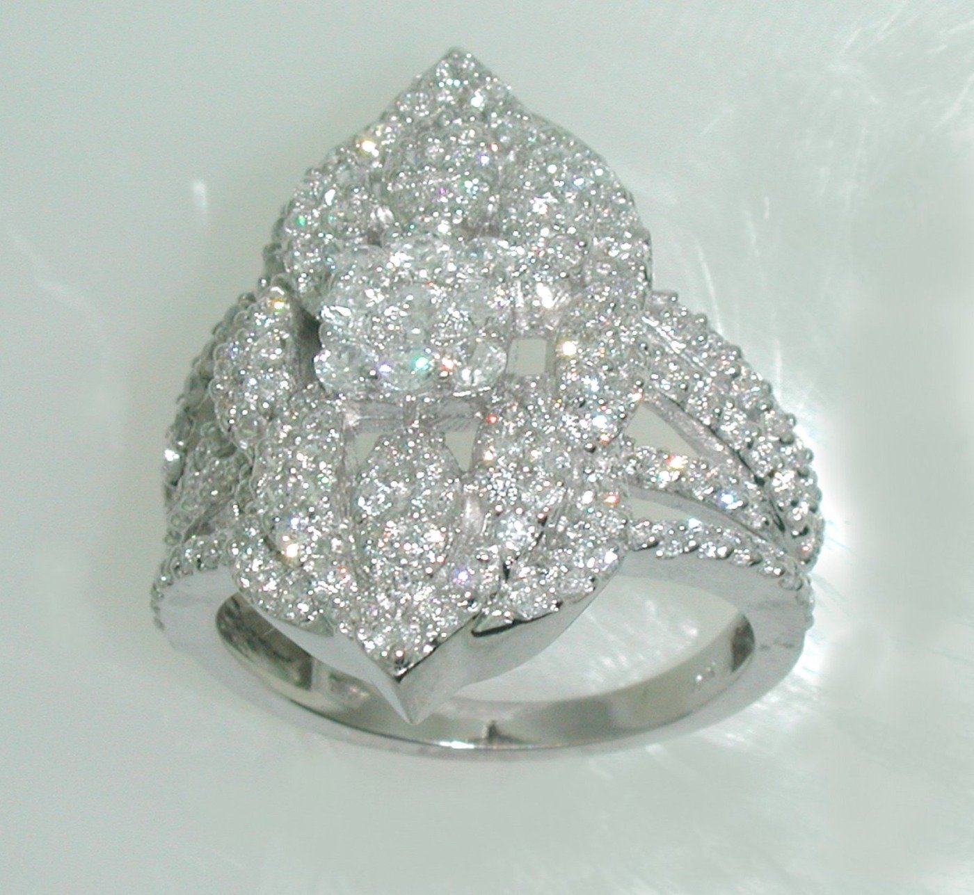 UB7540FRW - 14K White Gold Fashion Ring
