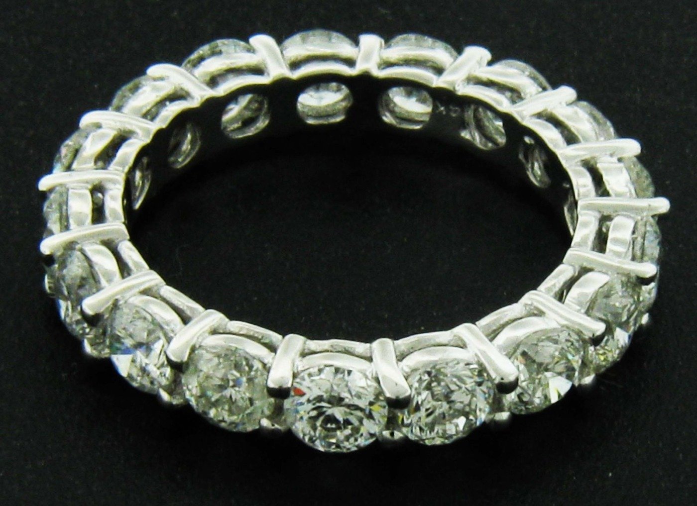 UB7731ETKJW - 14K White Gold Eternity Band
