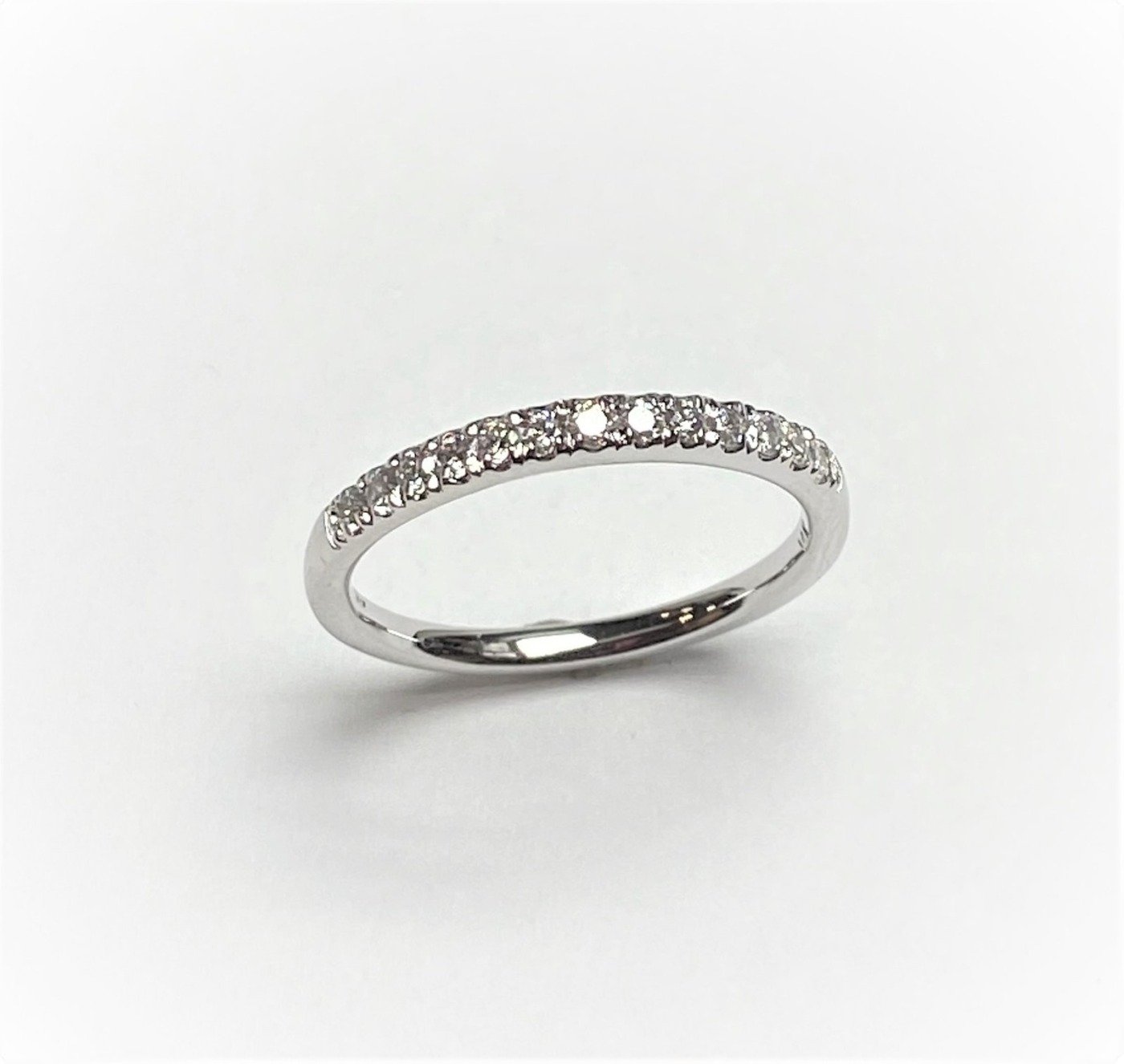 UB8112LW53 - 14K White Gold Wedding Band
