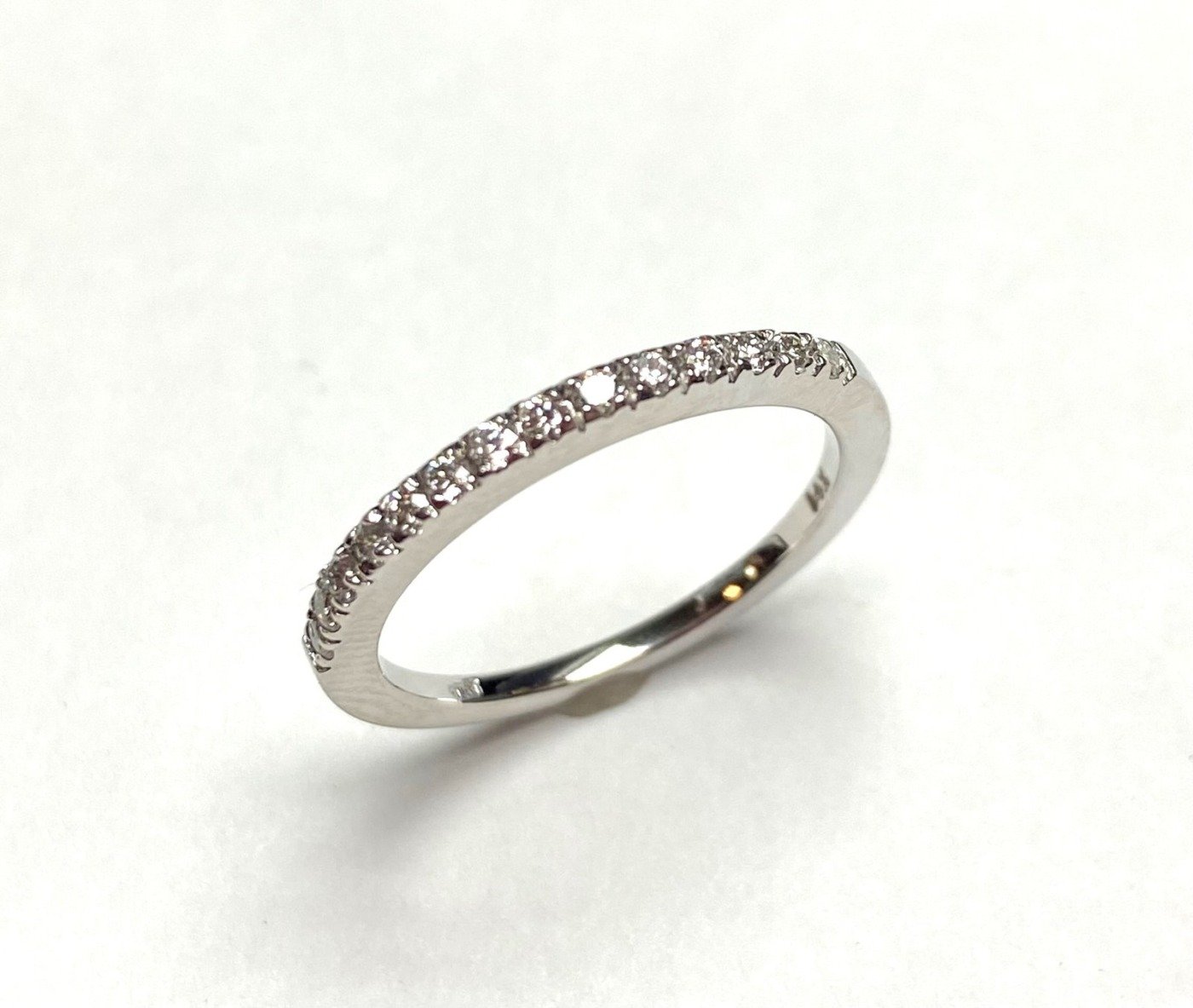 UB8285LW53 - 14K White Gold Wedding Band