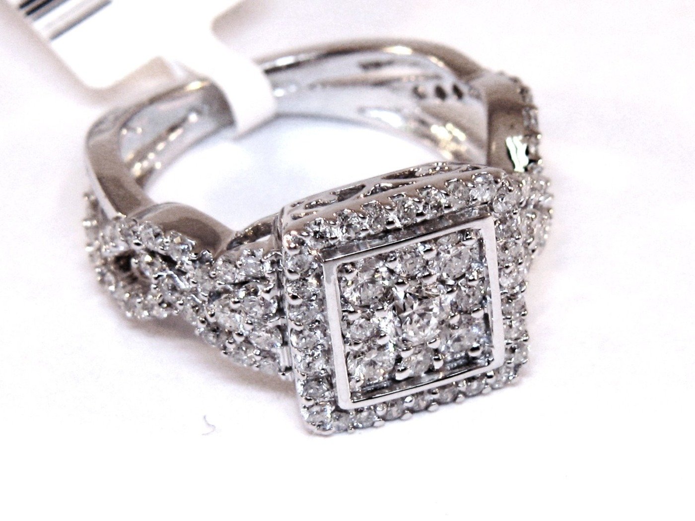 UB8459FW - 14K White Gold Ring