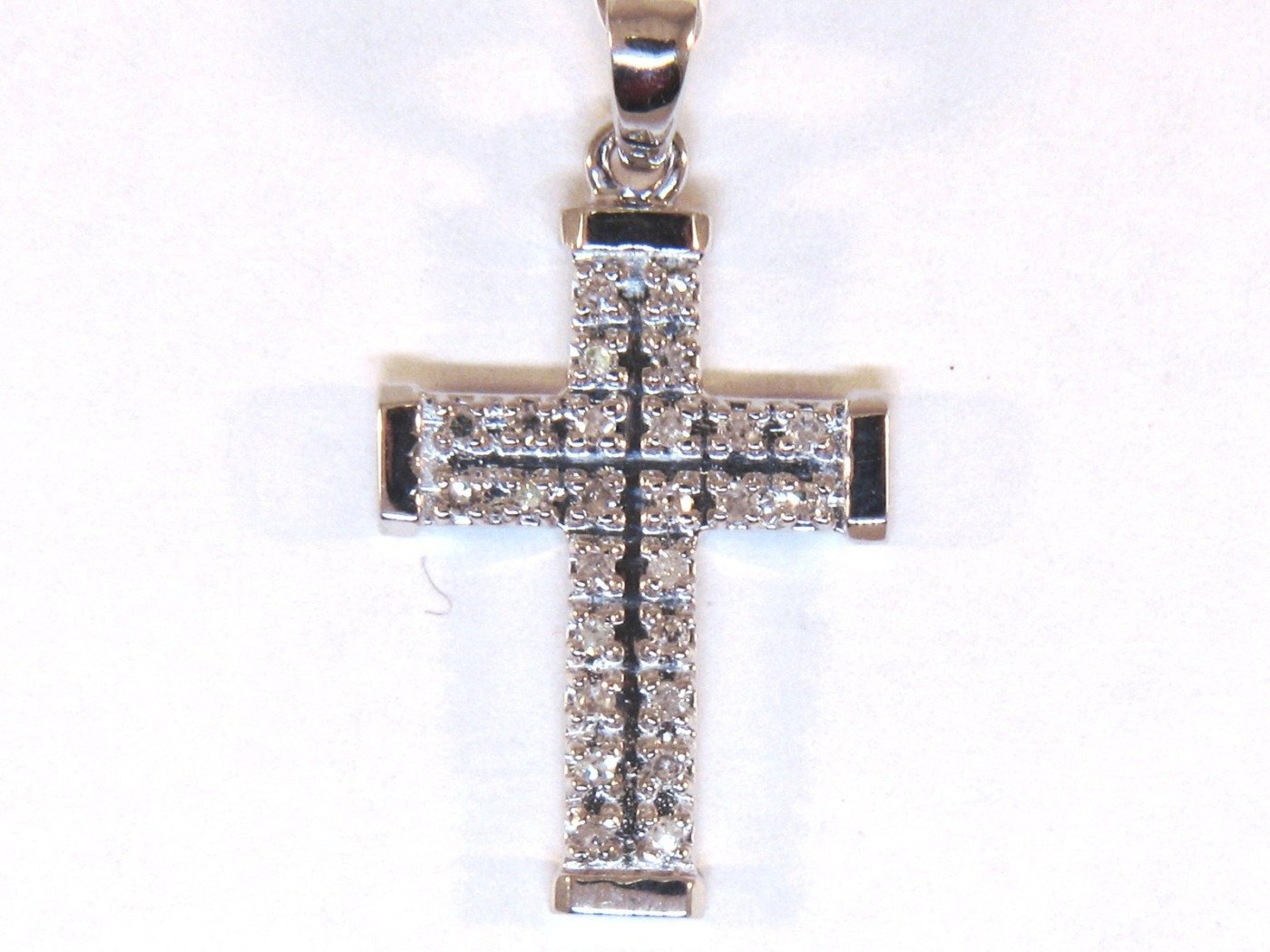UB8469PW - 10K White Gold Cross Pendant
