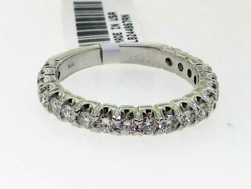 UB8691LKW53 - 14K White Gold Wedding Band