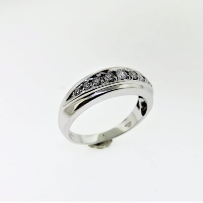 UB9566GW53 -   Gents Ring