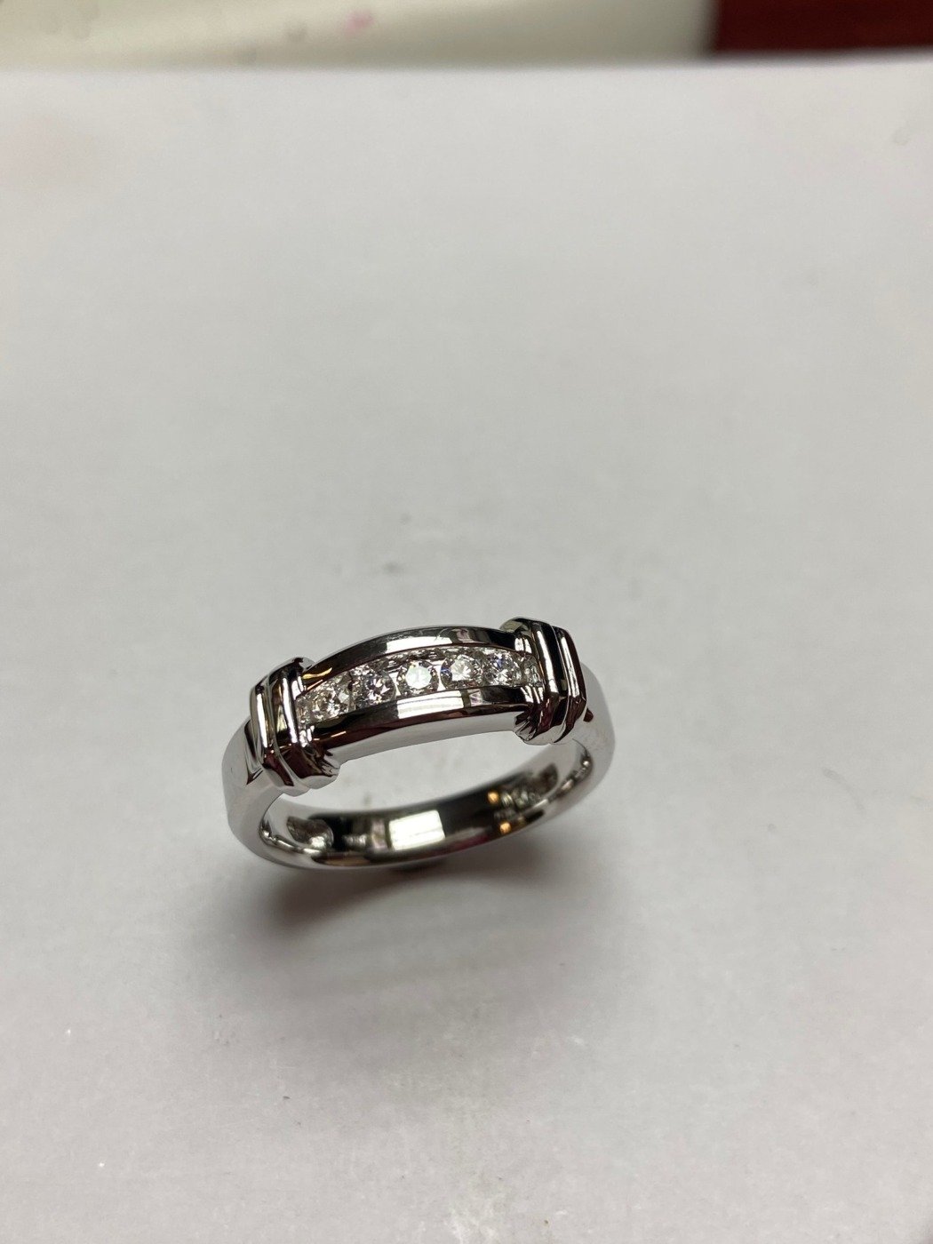 UBV5549GE10W53 - 10K White Gold Gents Ring
