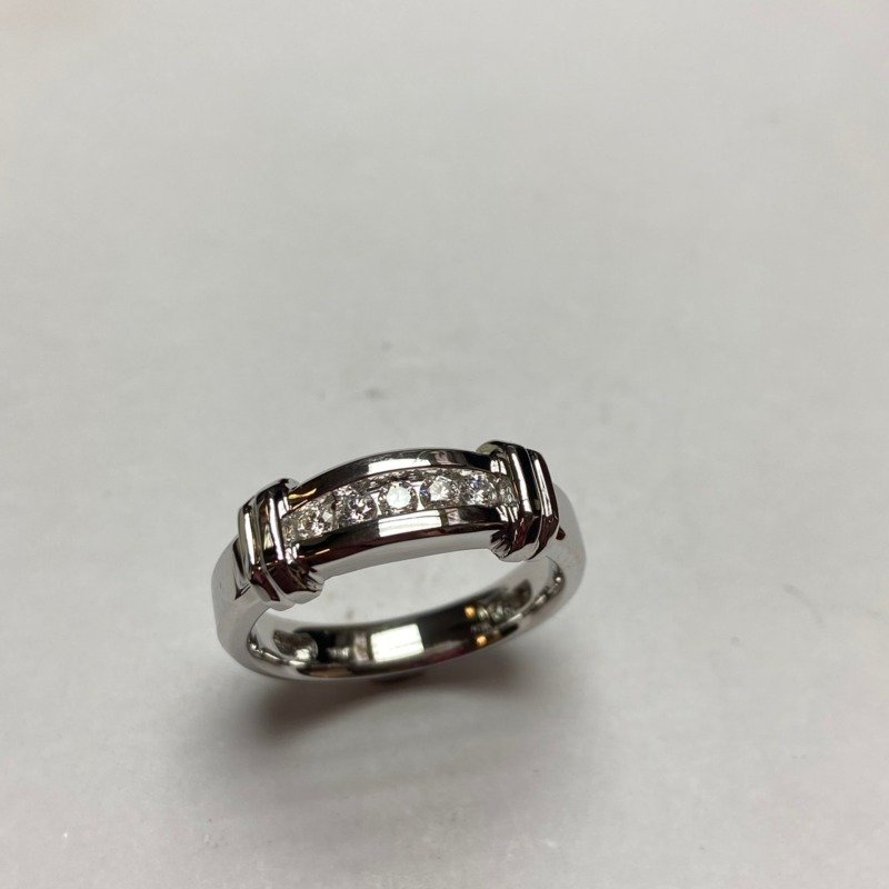 UBV5549GE10W53 - 10K White Gold Gents Ring