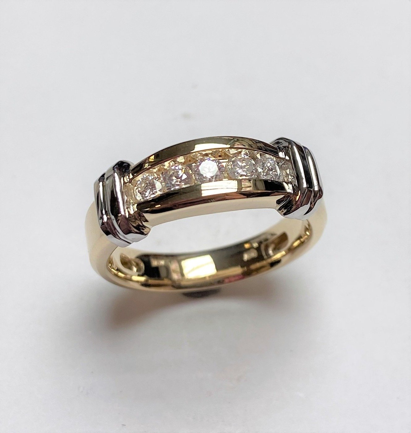 UBV5549GH10YW53 -   Gents Ring