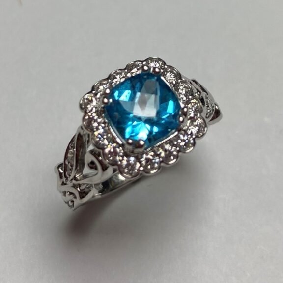 UBV7285FWBT - 14K White Gold Ring