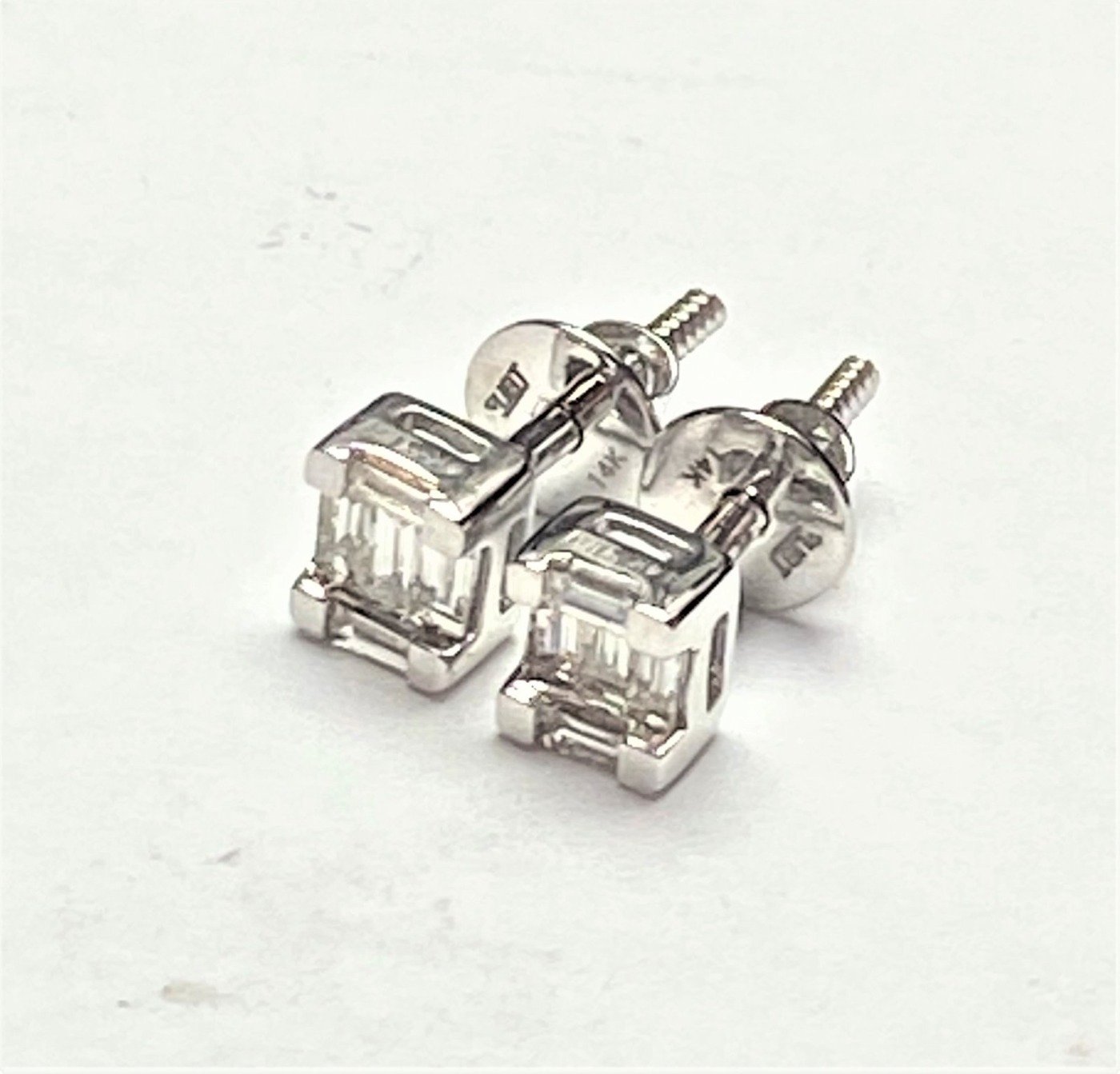 UBV7343W - 14K White Gold Stud Earrings