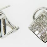 Y12E10FW - 14K White Gold Stud Earrings