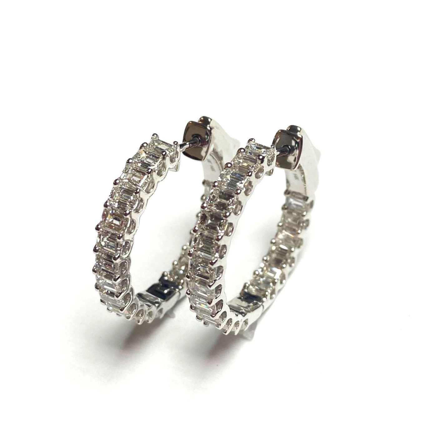 AR13071W7 - 14K White Gold Eternity Band
