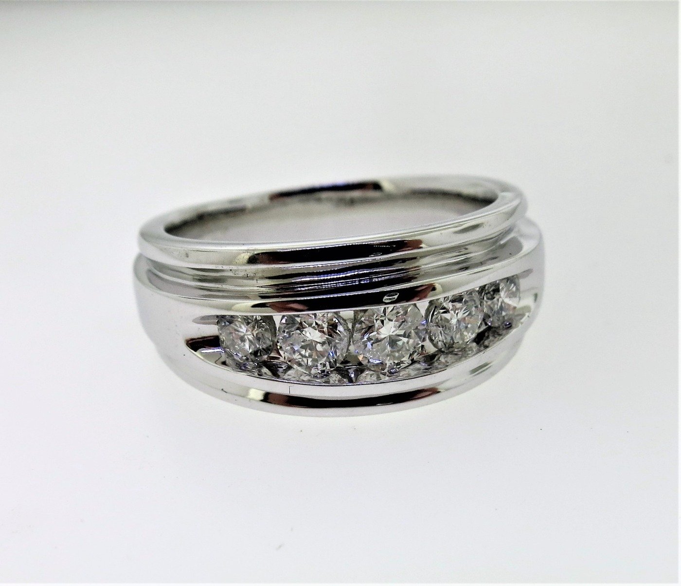 UB5751GKW53 - 14K White Gold Gents Ring