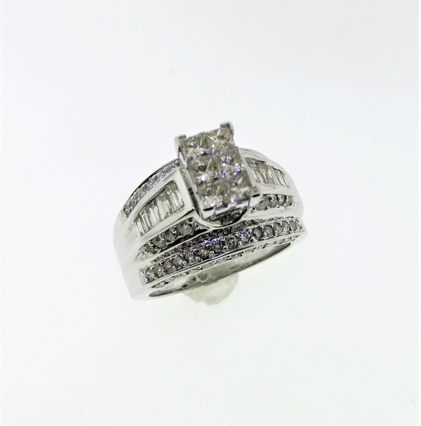 UBV2778LSW53 - 14K White Gold Engagement Ring