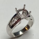 UB5181SMW-RDH – 14K White Gold Semi Mount Ring