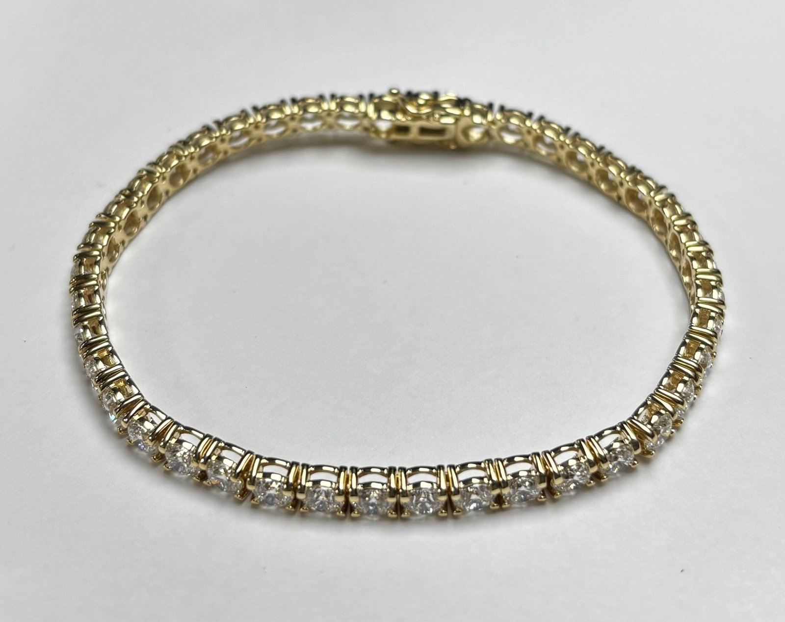 LGD14KBRY8.16-14K Yellow Gold Round Diamond Tennis Bracelet